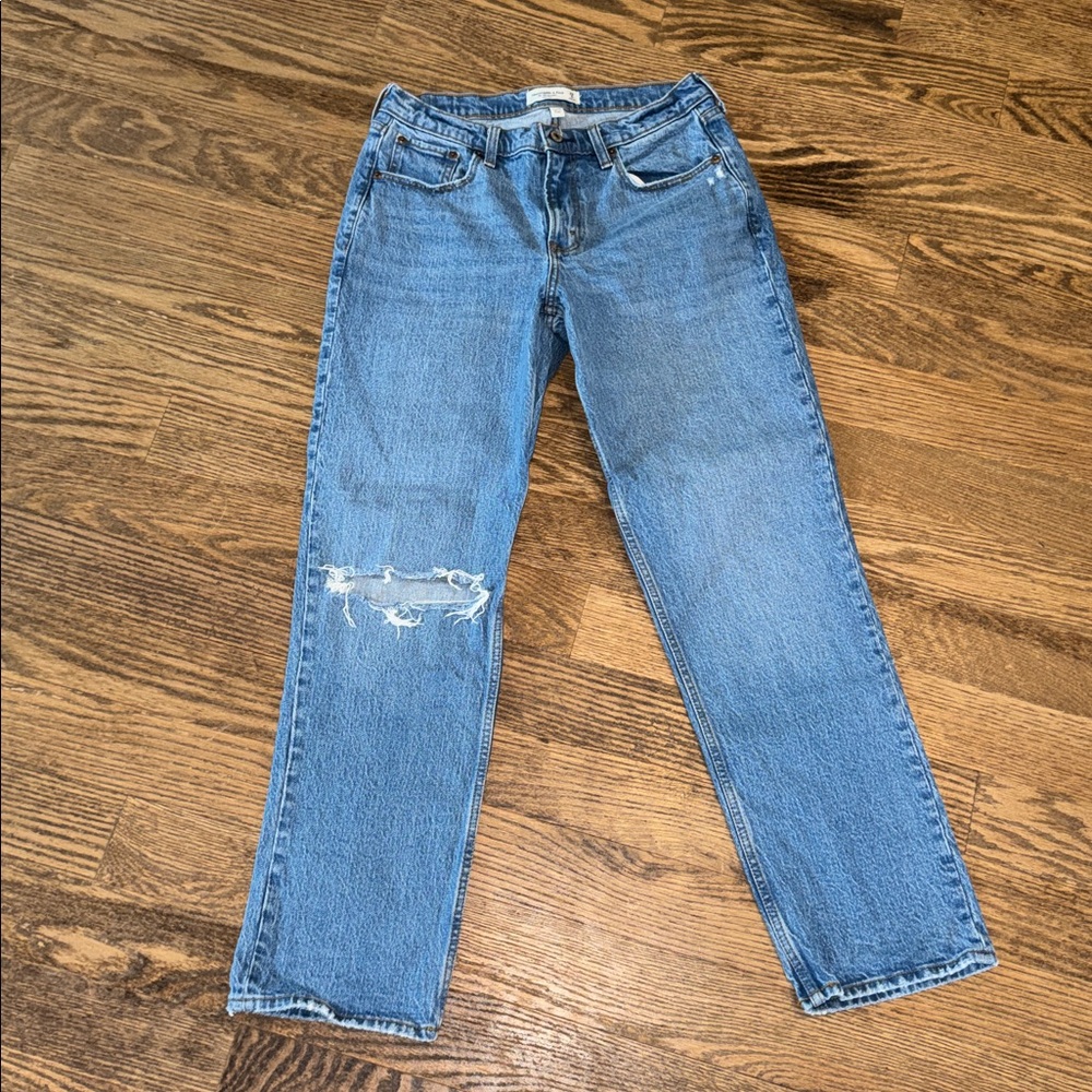 ✅ New Abercrombie & Fitch Light Blue Straight Leg Jeans with ripped knee